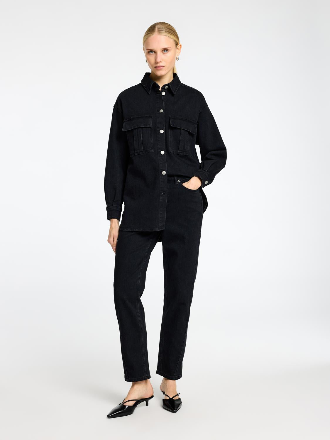 model_shot-front_full